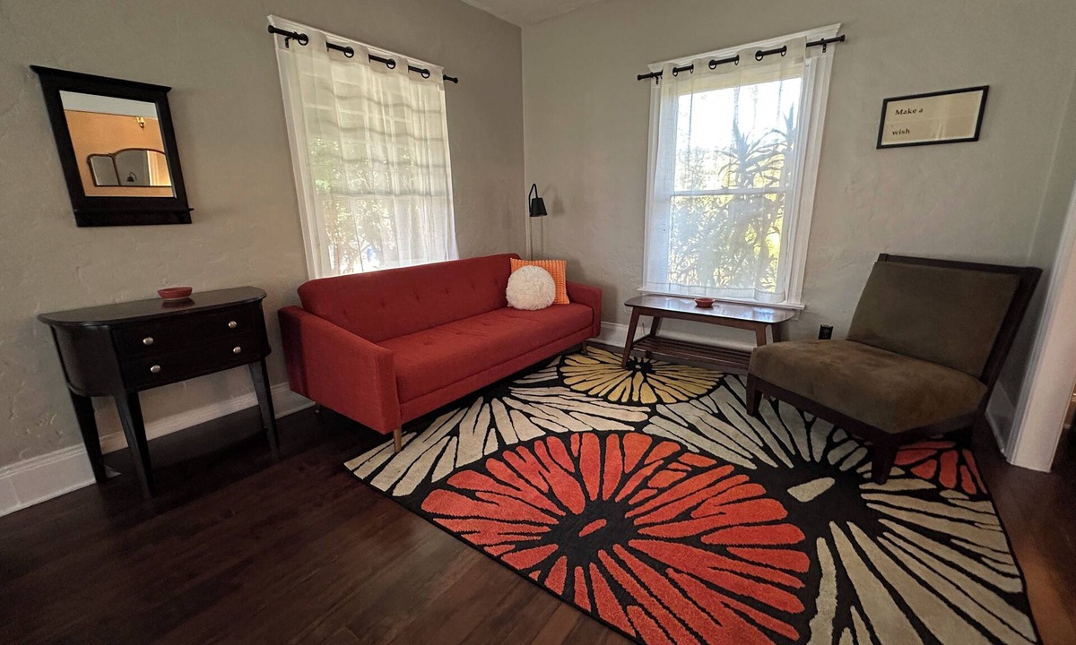 East Hollywood House | Classic Craftsman 2-Bedroom Home in Central Los Angeles