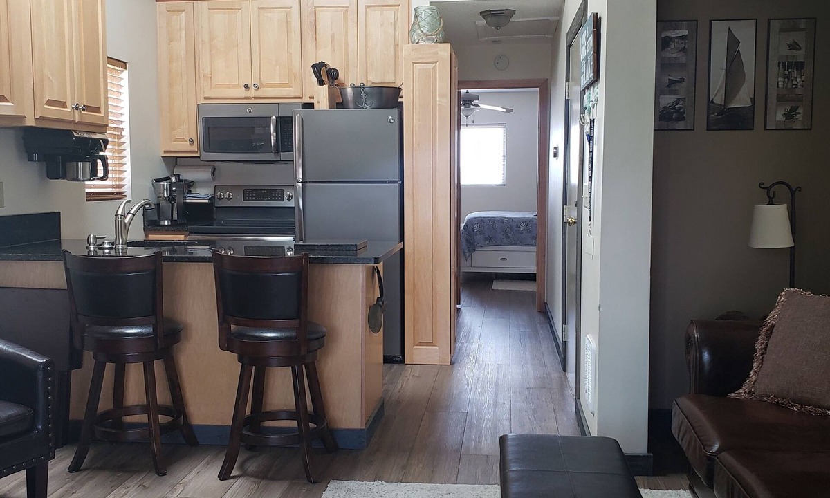 Oak Harbor Condo | Clean, beautiful condo by Lake Erie! Perfect getaway for a family of four.