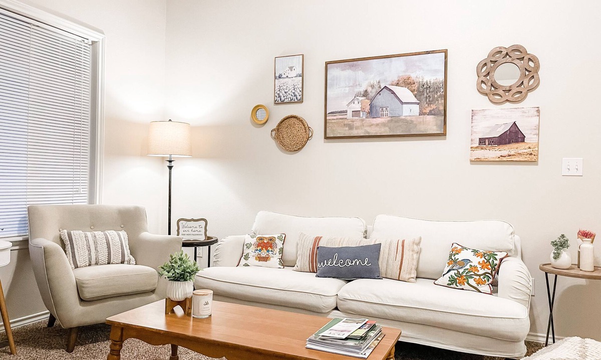 Meridian House | Clean, Comfy and Family Friendly Home (away from home)
