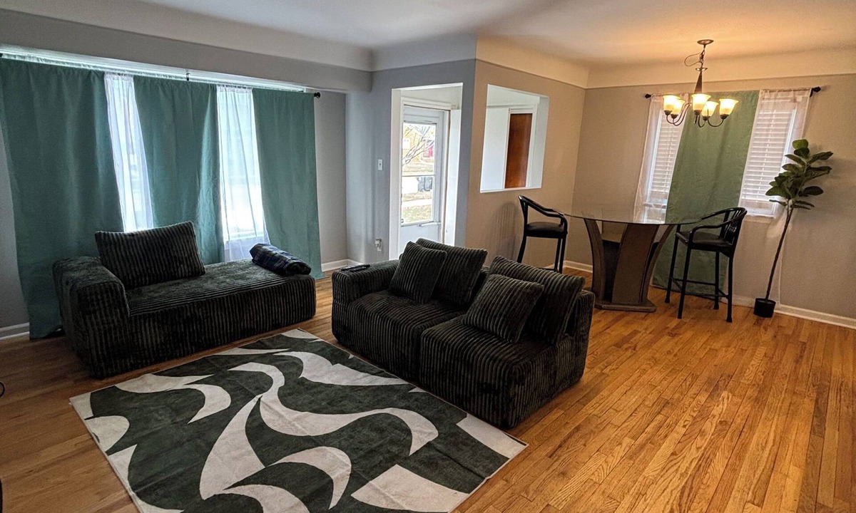 Roseville House | Clean & Cozy Entire Home Quiet Stay Free Parking & WiFi