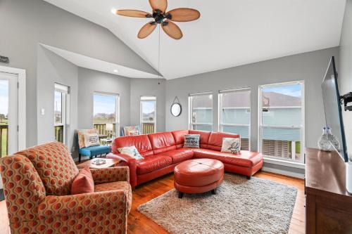 Indian Beach House | Close to Beach Modern Outdoor Bar Pet Friendly