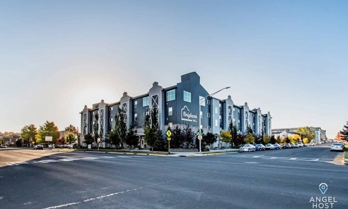 Rexburg Apartment | Close to Campus, Free Parking, Gym & Workspaces