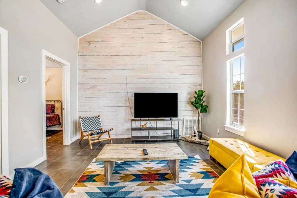 Canyon Lake House | Cloud Top Barnhouse