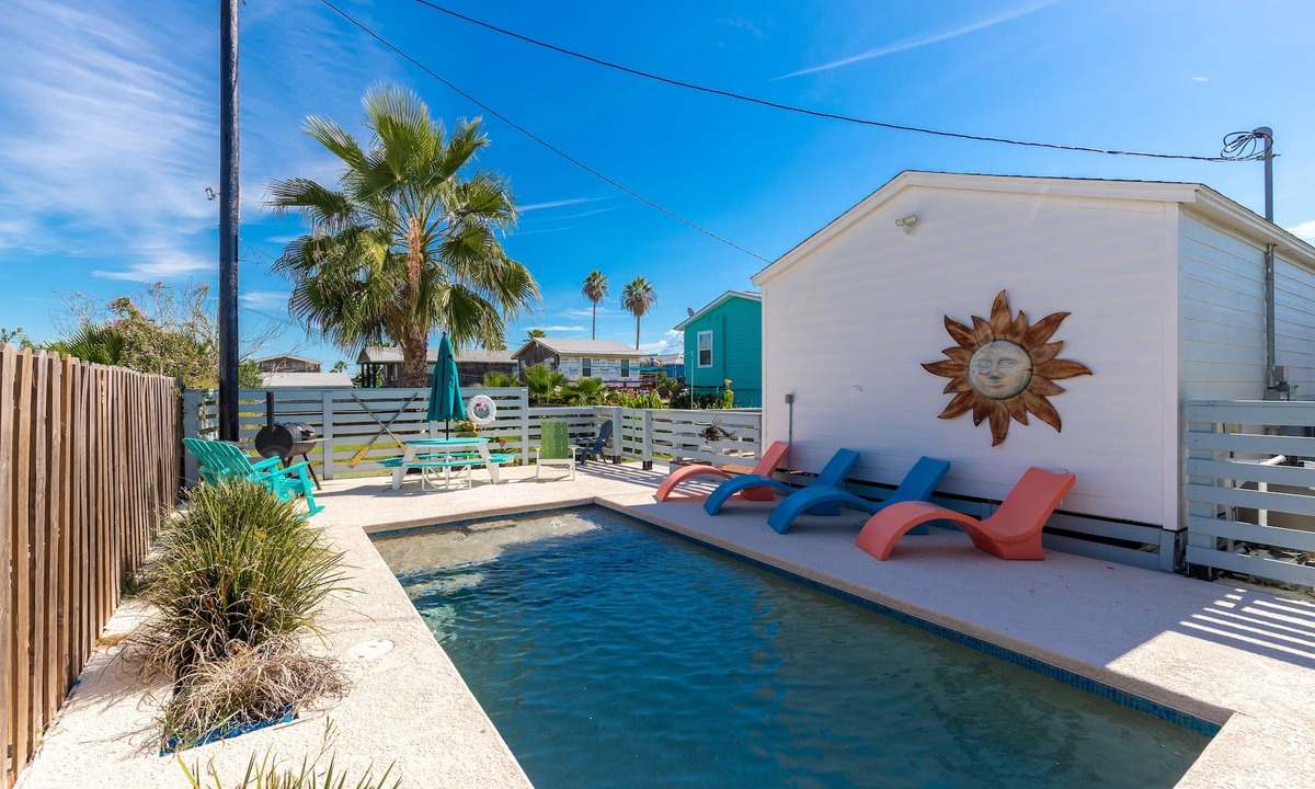 Port Aransas House | Coastal Cool-2/2, Close to the Beach! Private HEATED Pool