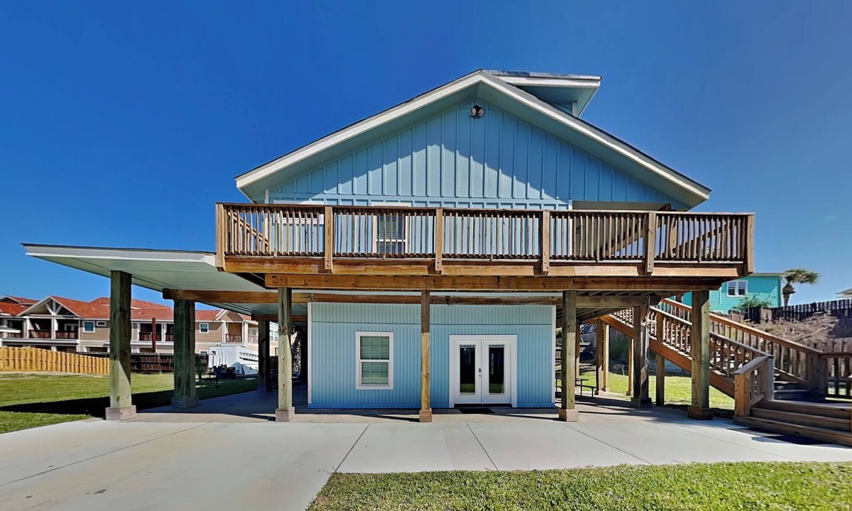 Leeward Sands House | Coastal Hideaway | Cozy + Pet-Friendly Retreat