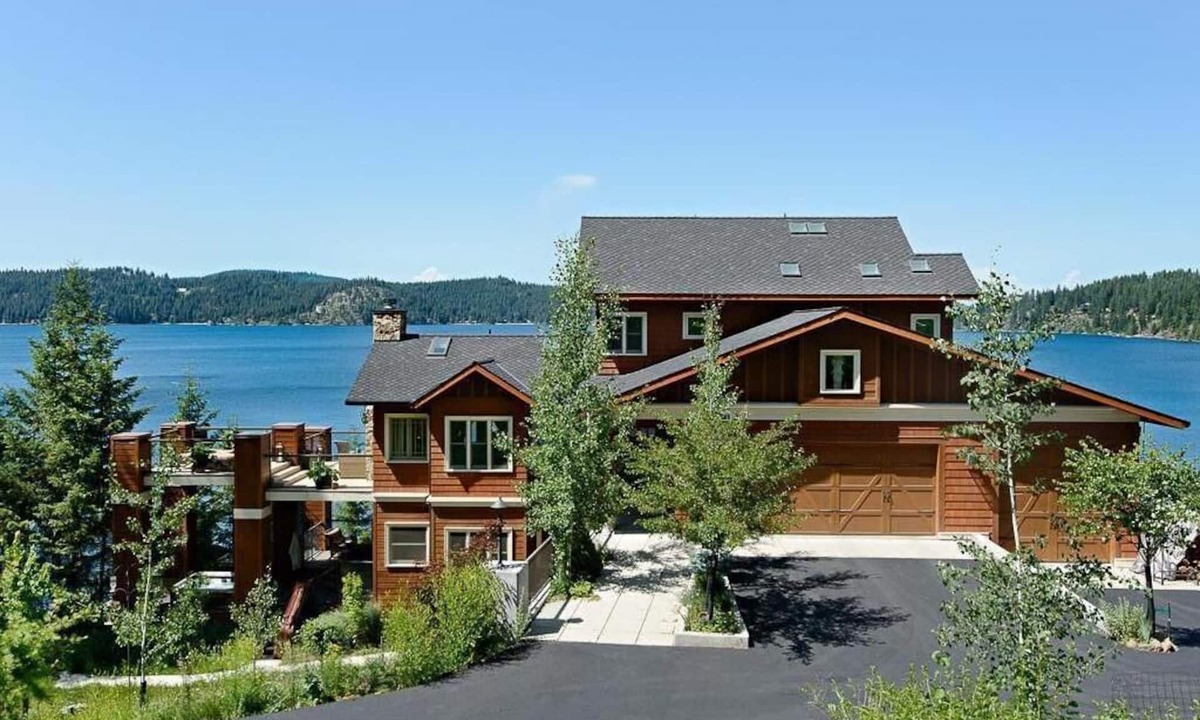 Coeur d'Alene Apartment | Coeur d' Alene Lakefront Luxury Retreat With Hot Tub Boat Slip Fireplace & More.