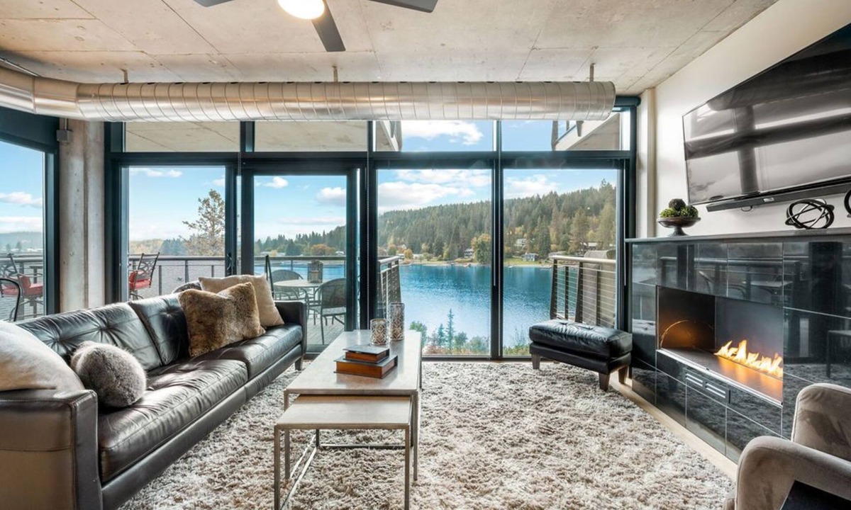 Coeur d'Alene Condo | Coeur d’Alene Luxury Waterfront Condo - Close to Everything