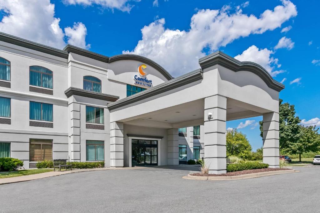 Grand Blanc Hotel | Comfort Inn & Suites Grand Blanc-Flint