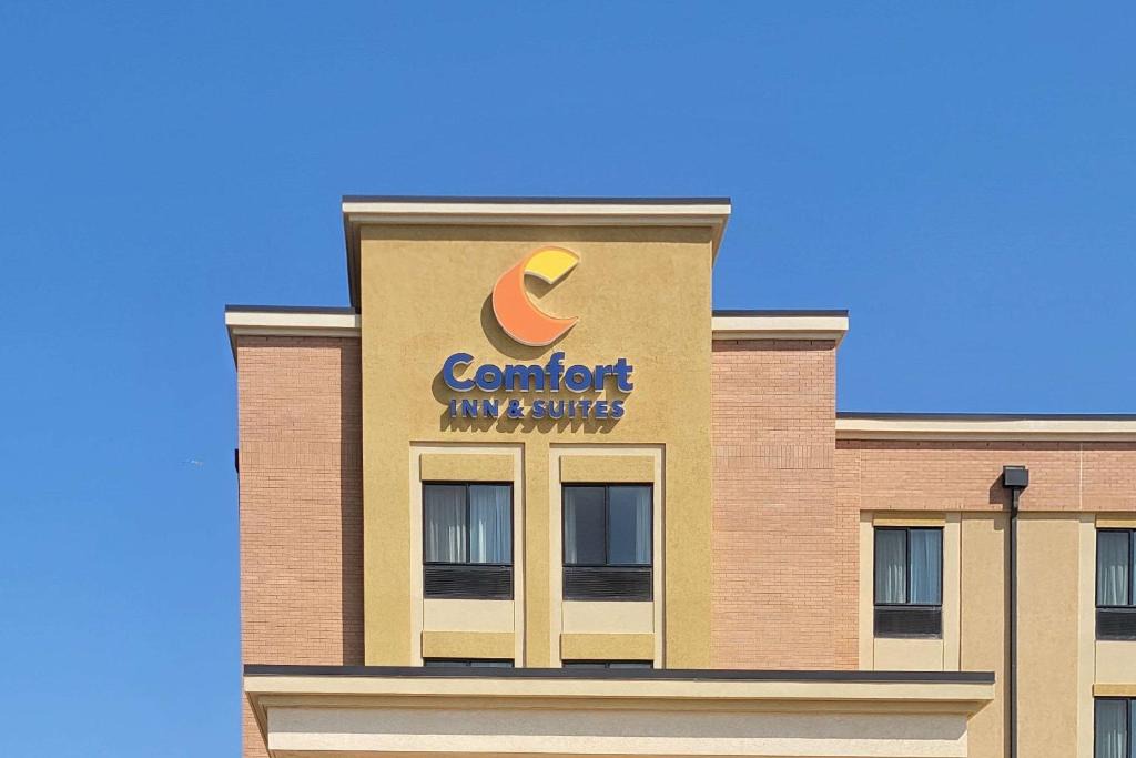 Watford City Hotel | Comfort Inn & Suites Watford City