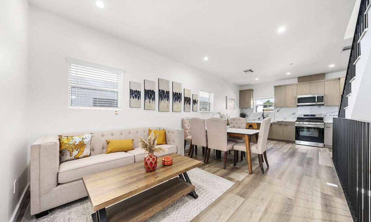 Rampart Village House | Comfort Suite Hollywood