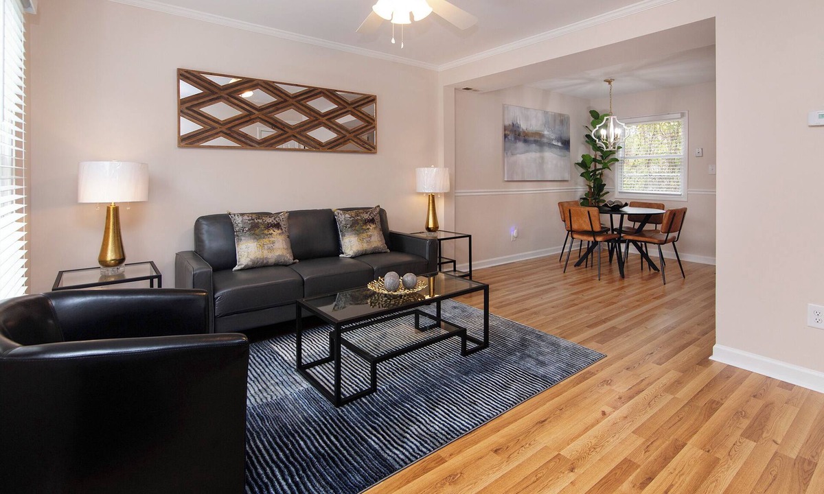 Ponderosa - Wingate Apartment | Comfortable 1BR Apartment Near Uptown