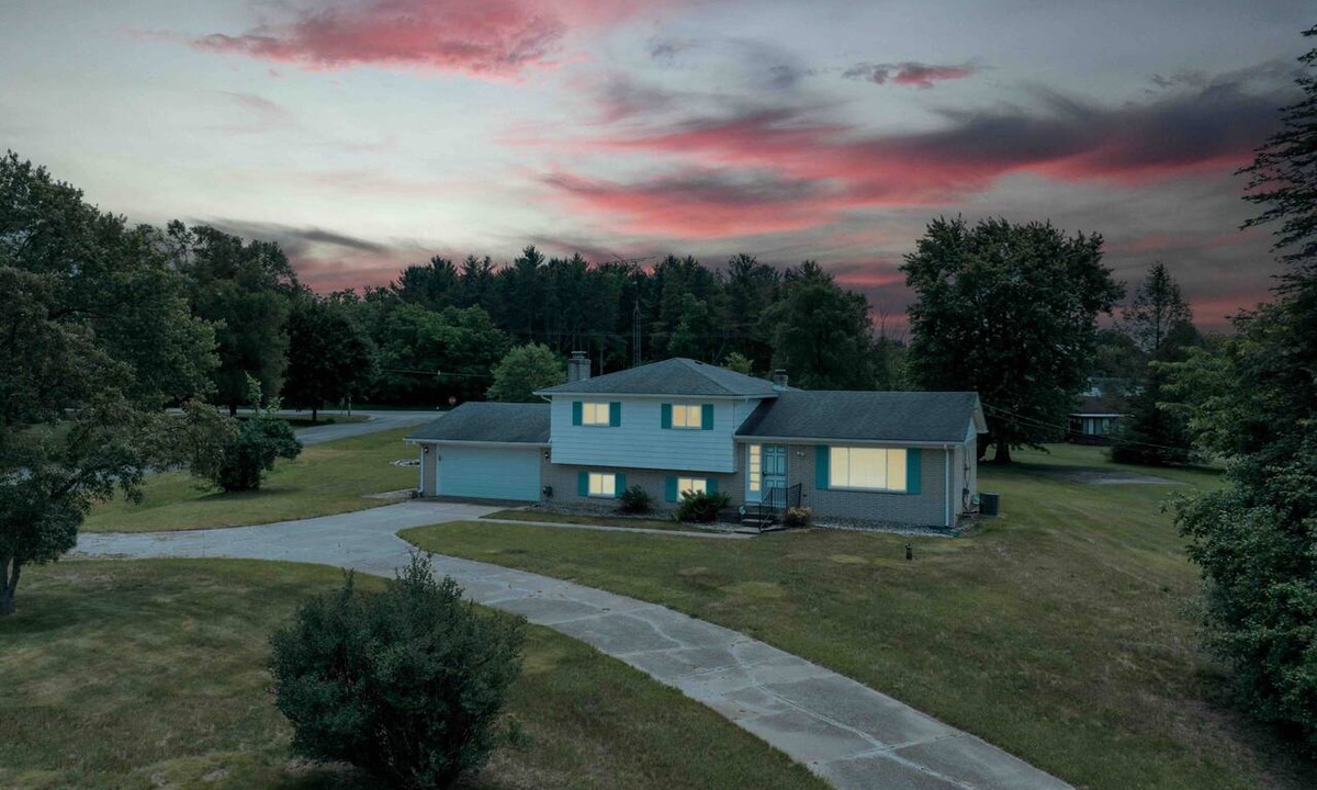 Fostoria House | Comfortable 4-Bedroom Home in Mt Morris