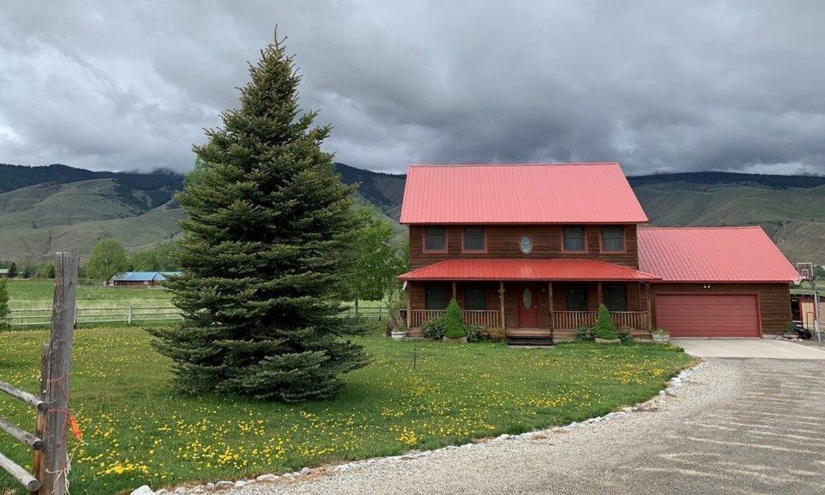 Carmen House | Comfortable roomy country home, dog & horse friendly (with fee).