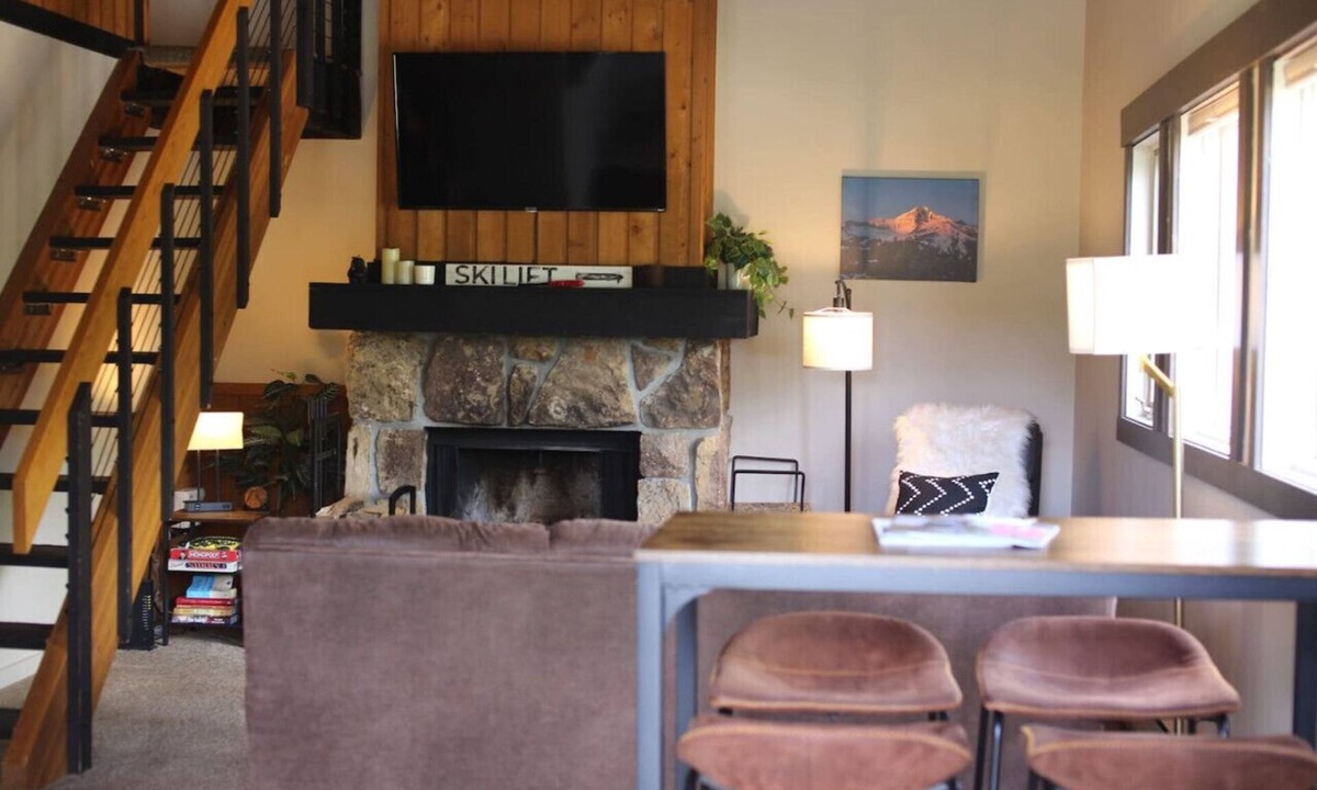 Big Sky Condo | Condo Near Skiing w/Fireplace & Indoor Pool/Suana