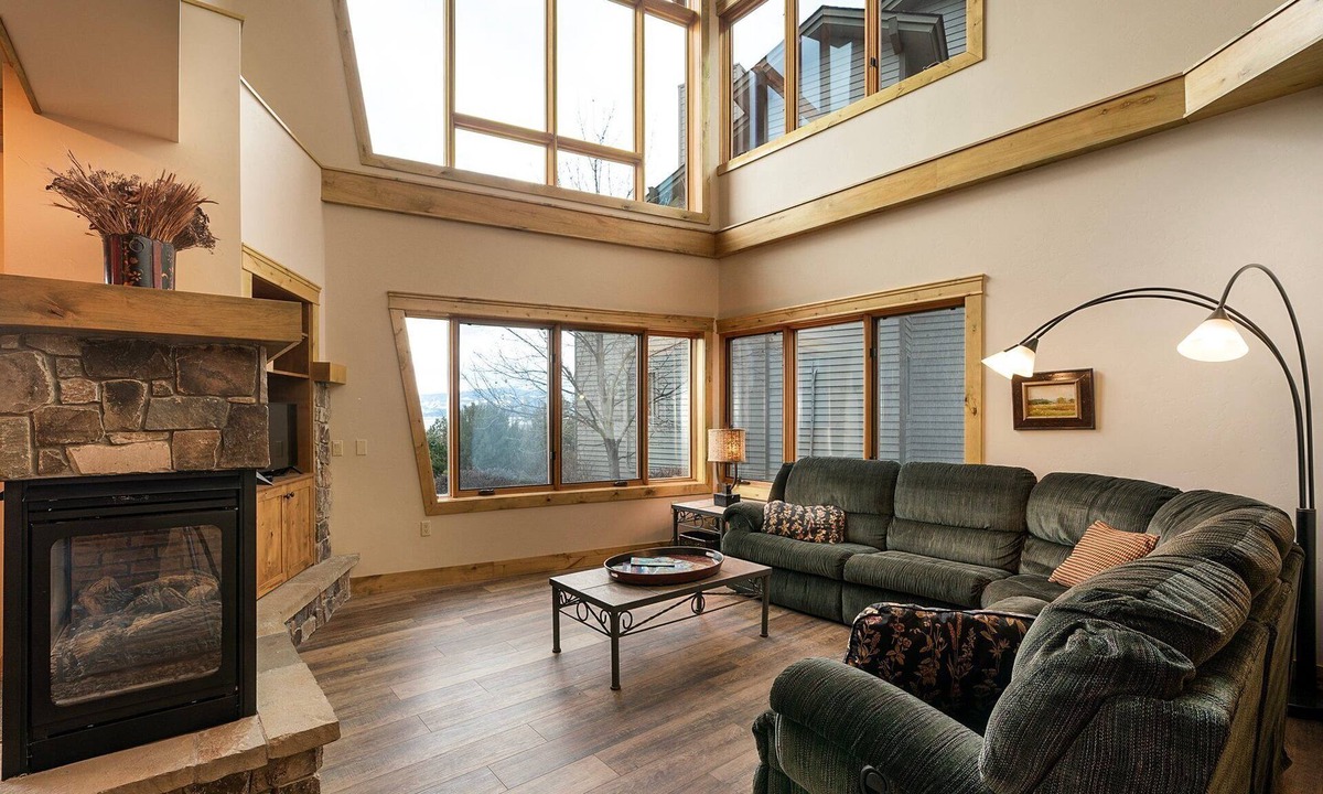 Bigfork Condo | Condo w/fireplaces, A/C- Marina Cay Estates Bigfork Bay