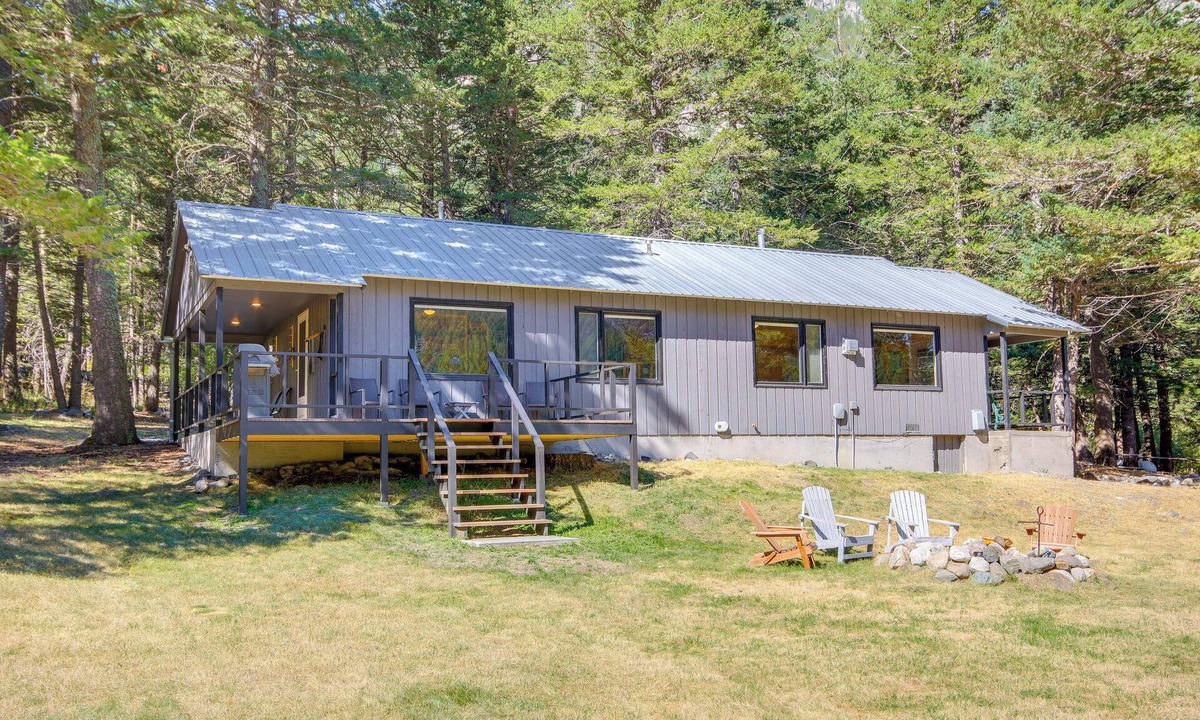McLeod Cabin | Contact Mountain Hideaway w/Views & Porches!
