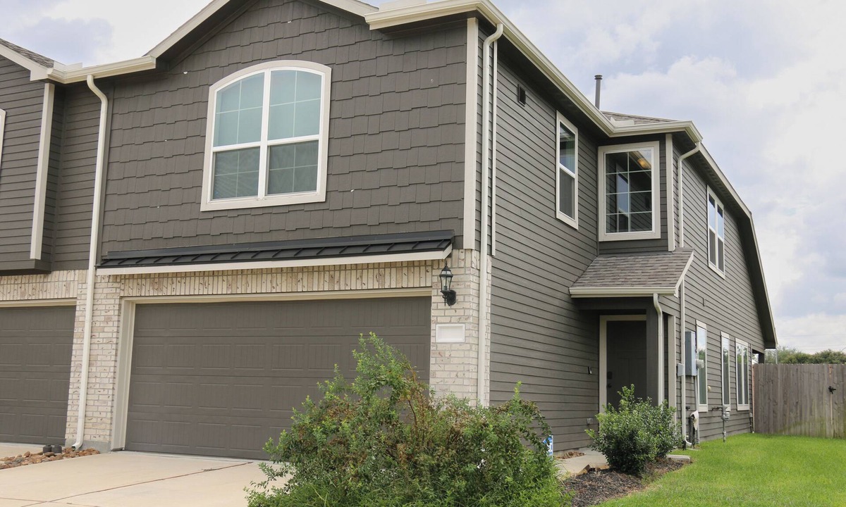 Cypress House | Contemporary 3BR Home for 30+ Days