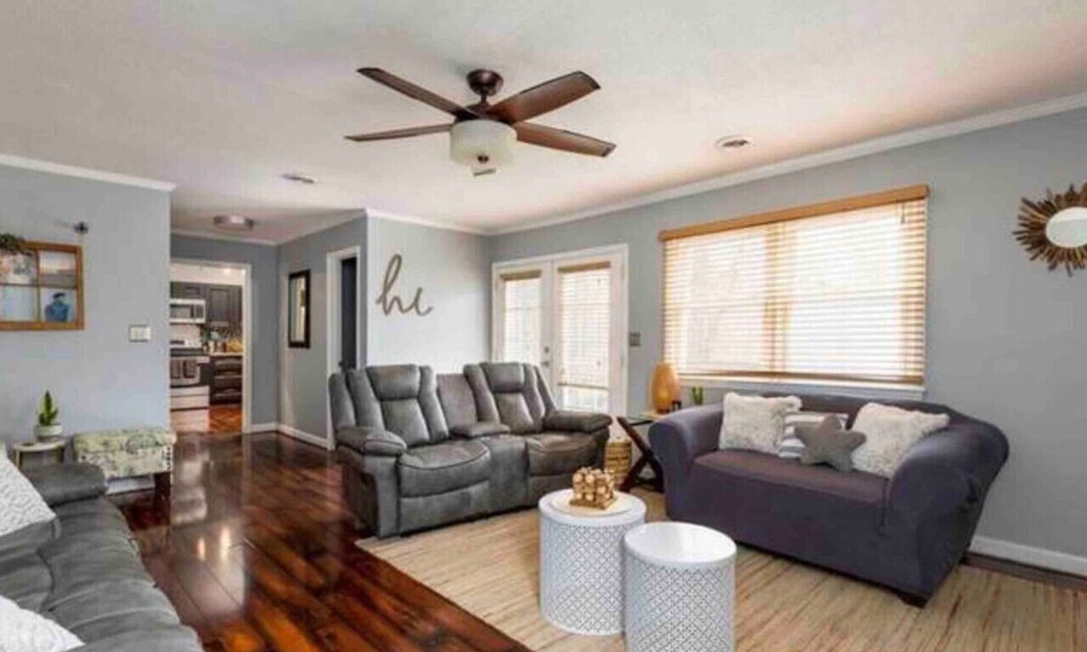 Greensboro House | Contemporary & Cheerful Great choice for families sleeps 6