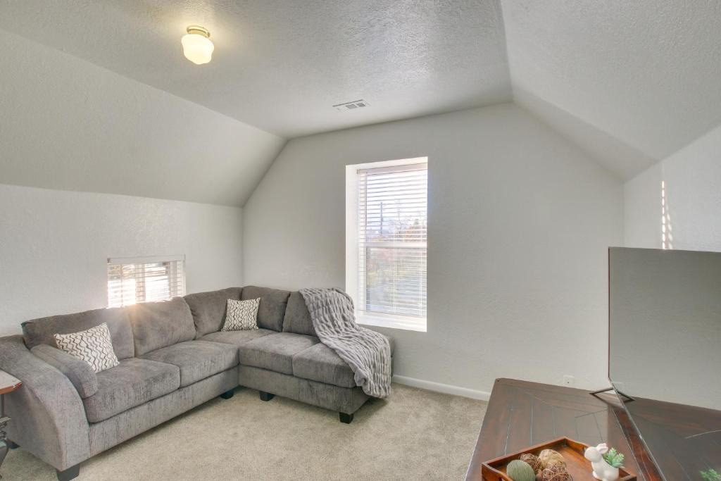 Logan Apartment | Convenient Logan Apartment - 1 Block to Town!