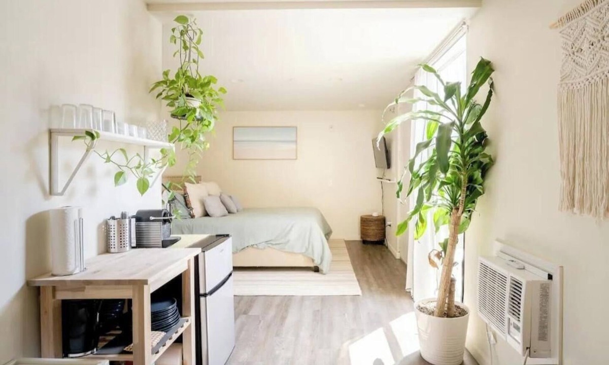 Downtown San Diego Apartment | Convenient Studio w/Queen bed - Prime Location in Little Italy!