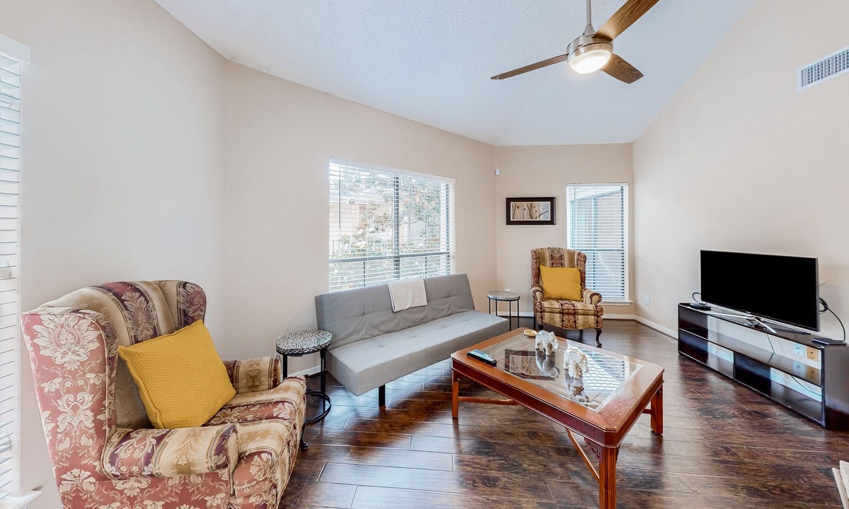 Westchase Condo | Conveniently located condo with on-site pool, private balcony, AC, & W/D