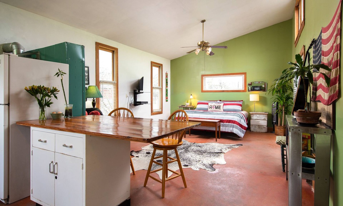 Wimberley Cabin | CoolCabinOrganicFarm!KingBed,Fullkitchen,FastWifi,Peaceful,PetOK,Close2Town!
