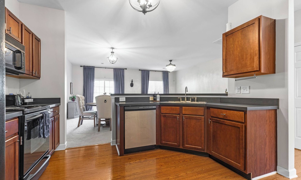 High Point House | Corporate Rental - 2 Private Bathrooms