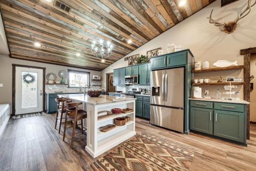 Gillham House | Cossatot River Retreat: Home w/Fire Pit & Grill