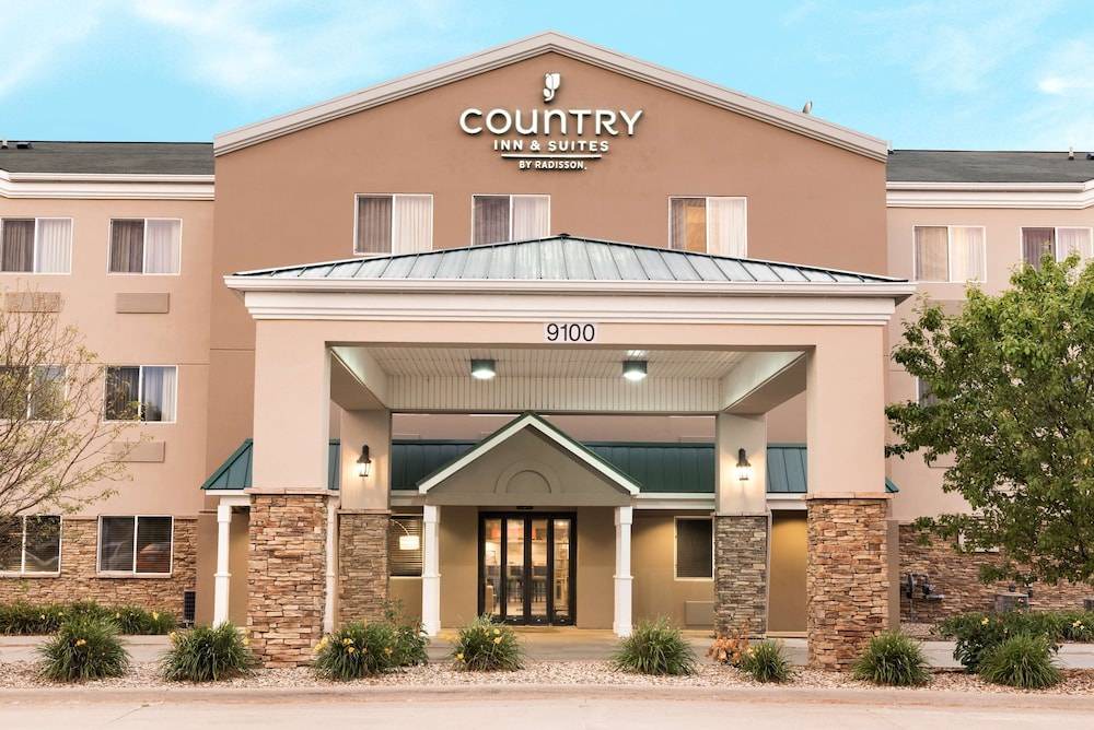 Cedar Rapids - Iowa City Hotel | Country Inn & Suites by Radisson, Cedar Rapids Airport, IA