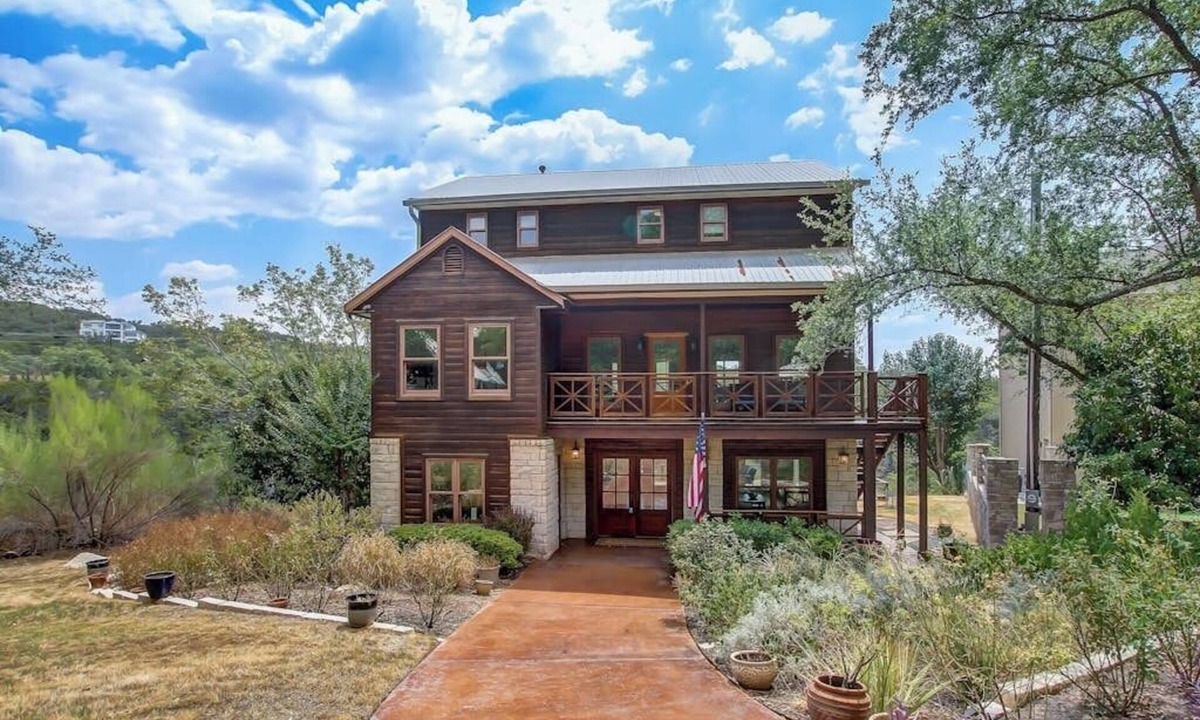 Volente House | Countryside 3-story home with game room, WFH office & guest house with kitchen