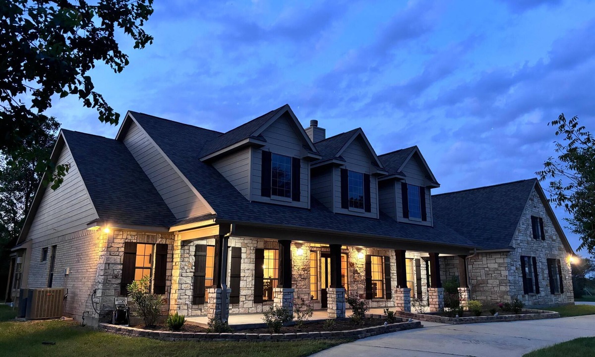 Sealy House | Countryside Serene Sunset Ranch: 50-acre luxury retreat, Hot tub, sleeps 10!
