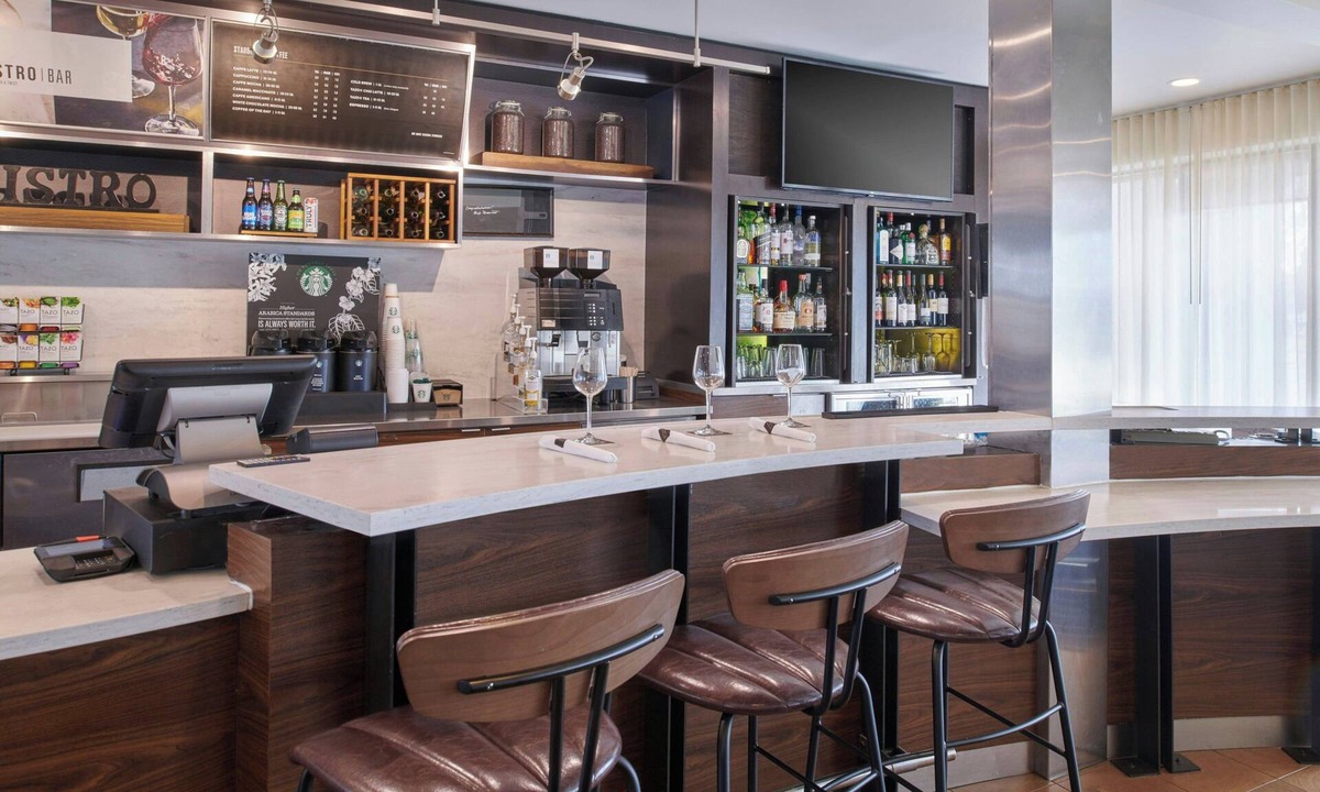 Livonia Hotel | Courtyard by Marriott Detroit Livonia