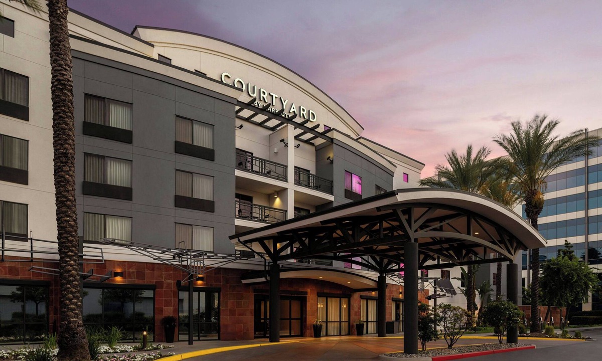Burbank Hotel | Courtyard by Marriott Los Angeles Burbank Airport