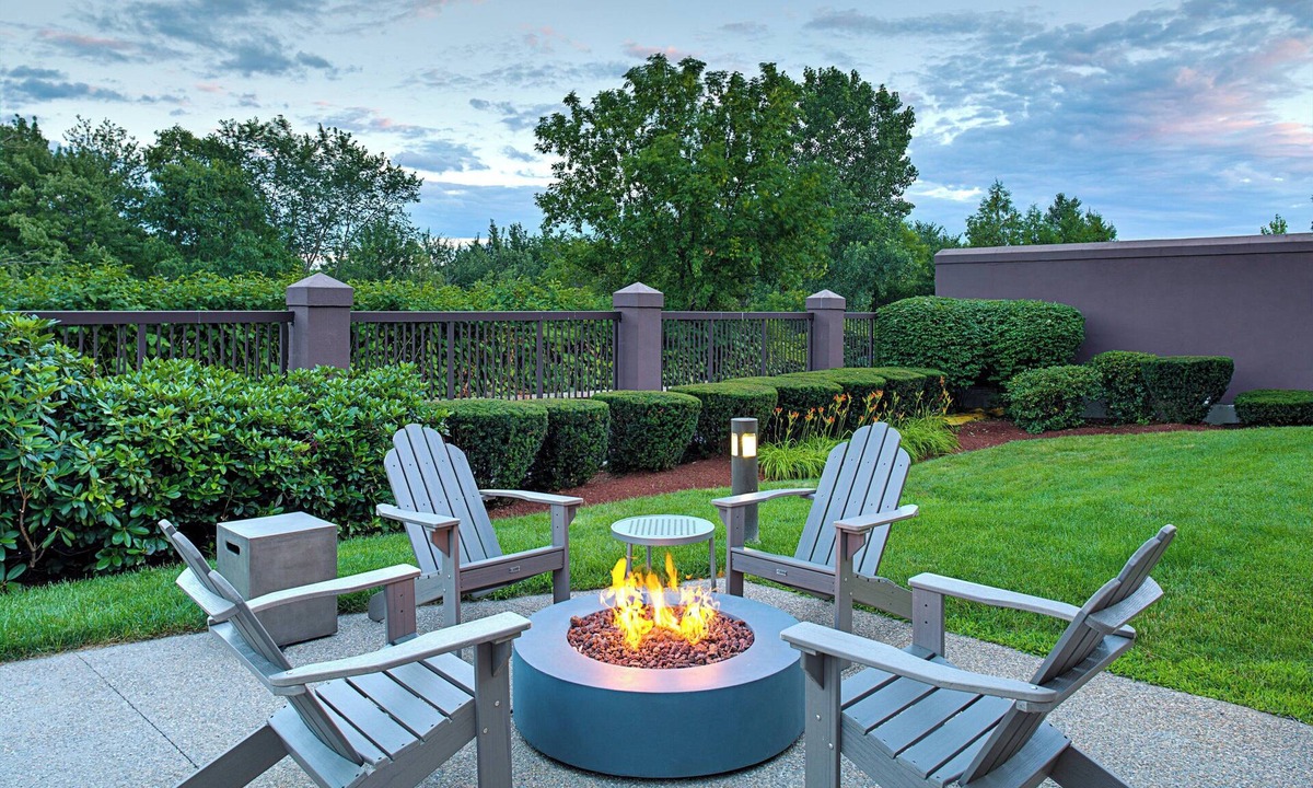 Manchester Hotel | Courtyard by Marriott Manchester - Boston Regional Airport
