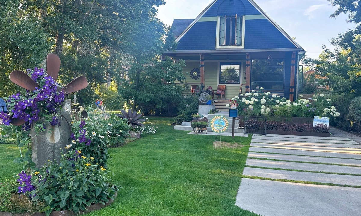 Bozeman House | Coveted creekside setting, near downtown and Bogert Park.
