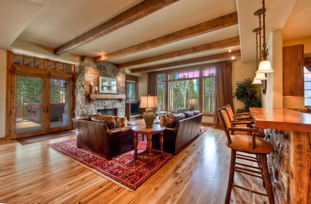 Big Sky Apartment | Cowboy Heaven Suites-Unit 2B