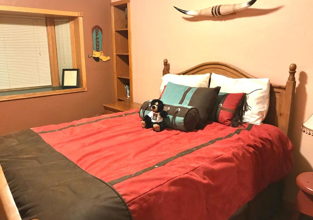 Gardiner Apartment | Cowboy's Lodge