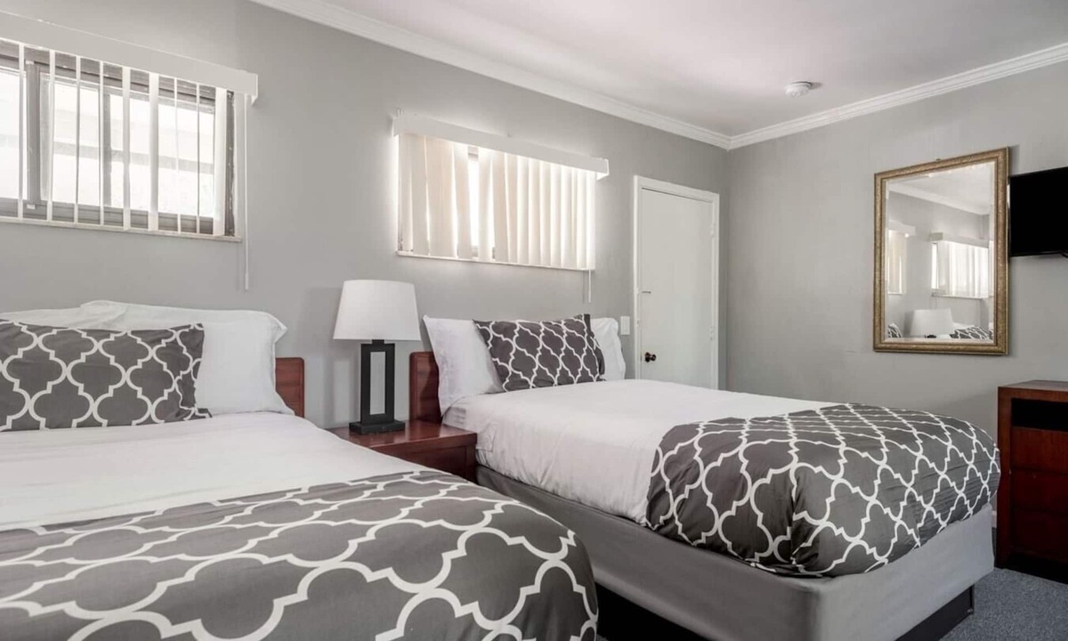 Riverview Apartment | Cozy Private Room with Bath| Sleeps 4| Free parking