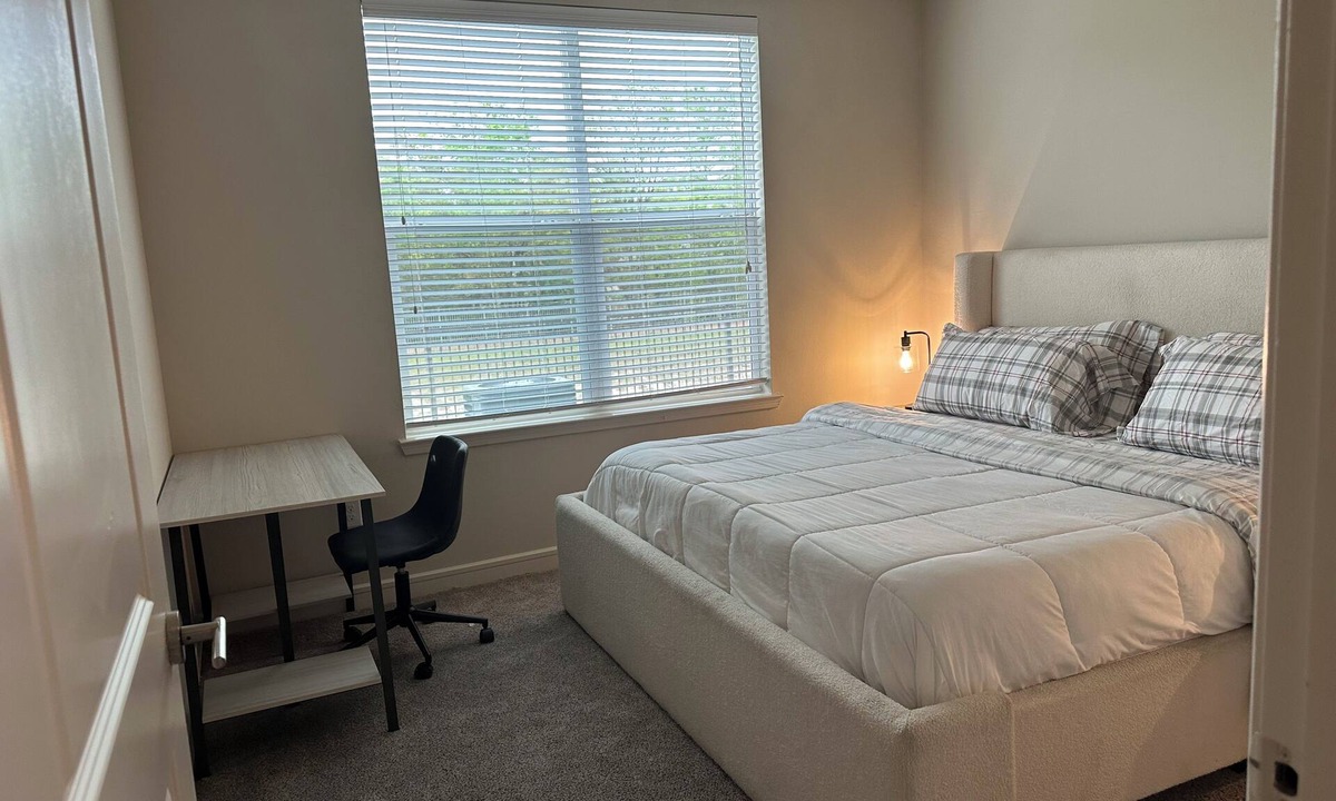 George Bush Park/Eldridge Apartment | Cozy 1-bedroom apartment in fabulous Houston with AC and gym access