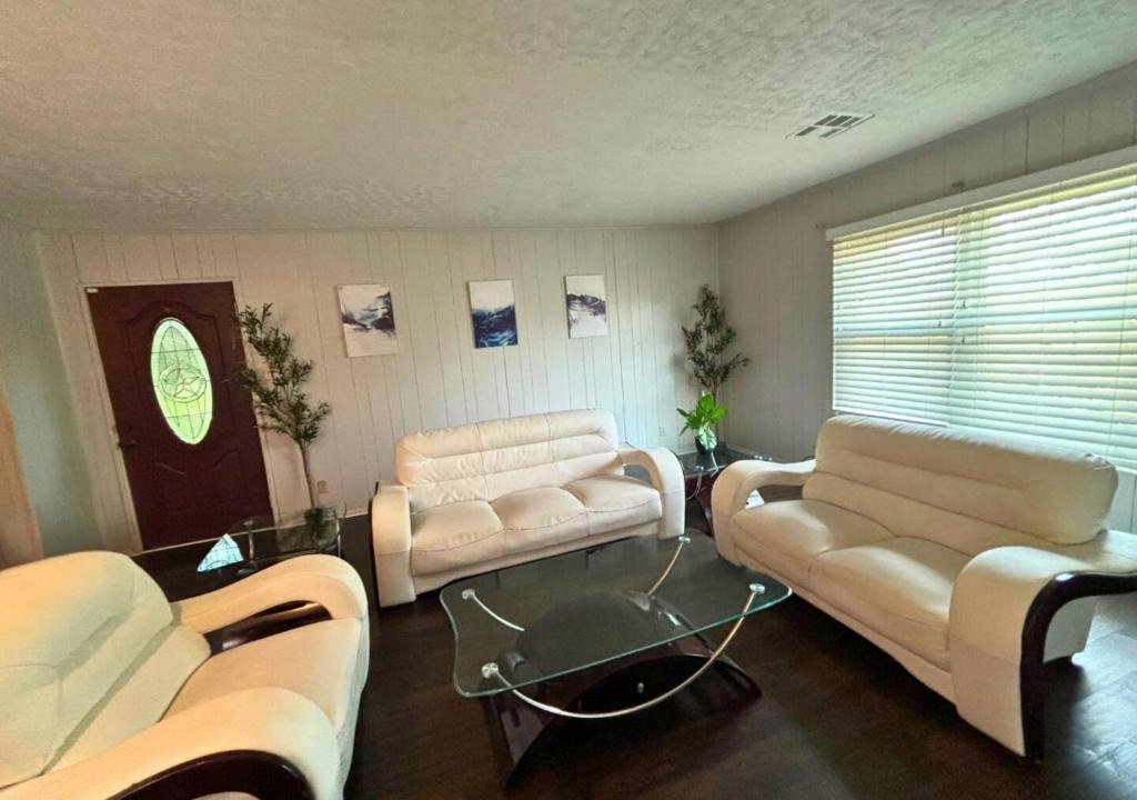 North Shore Apartment | Cozy 1x1 Retro Escape - East Htx