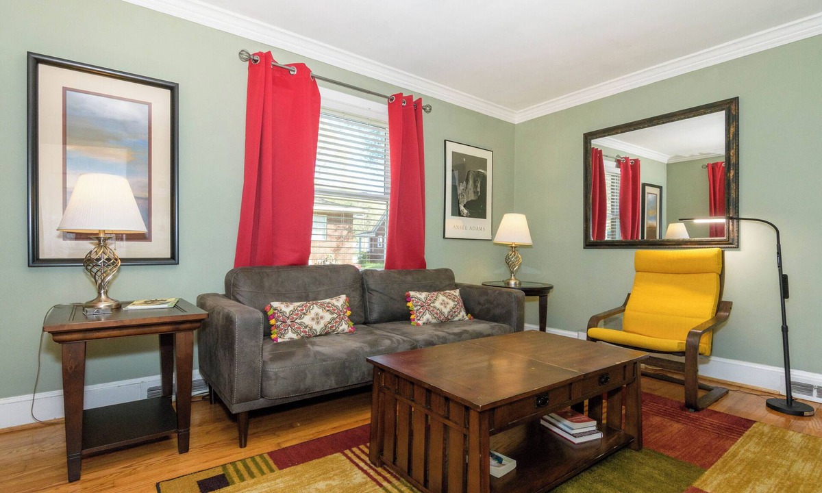 Plaza Midwood Condo | Cozy 2 Bedroom Duplex Apartment near Uptown Charlotte - Desirable Plaza Midwood
