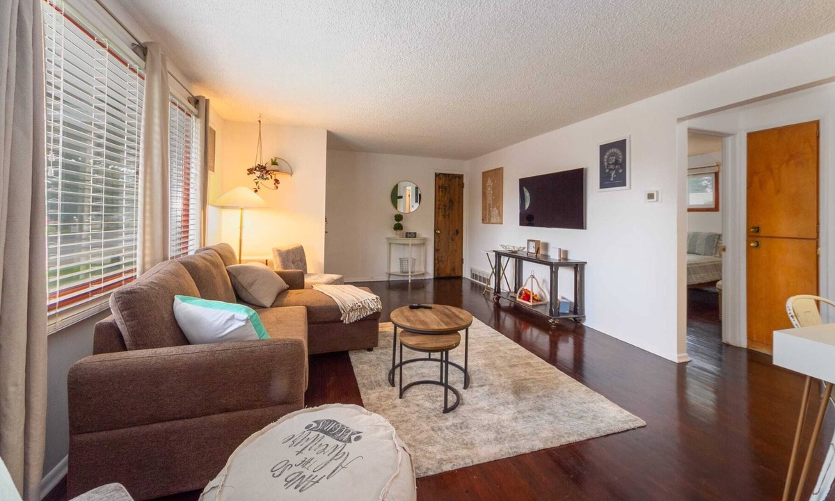Nevada - Lidgerwood House | Cozy 2BD 1BTH Duplex! KING BED!