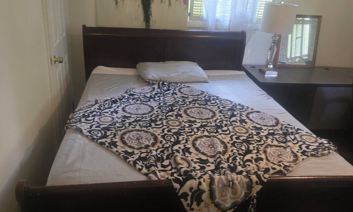 Candler-McAfee House | Cozy 2bedrooms for rent in pleasant Decatur with amenities. Rent both or single