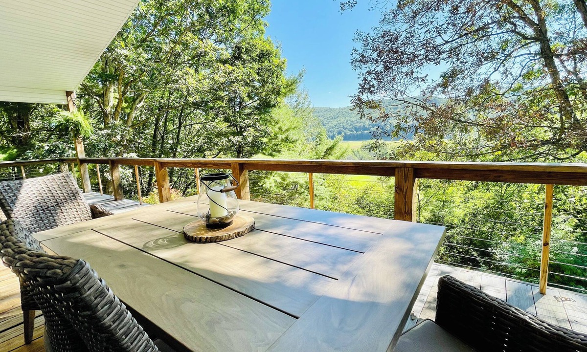 Franklin House | Cozy, 3 Bed, 2.5 Bath, WV mountain escape w/hot tub, fireplace, mountain view