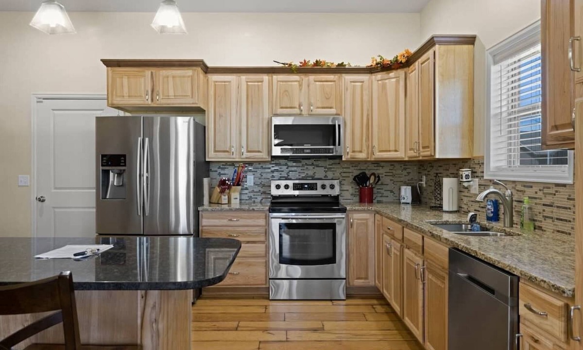 Casper House | Cozy 4 BR/4BA Home w/Amazing Mtn Views!