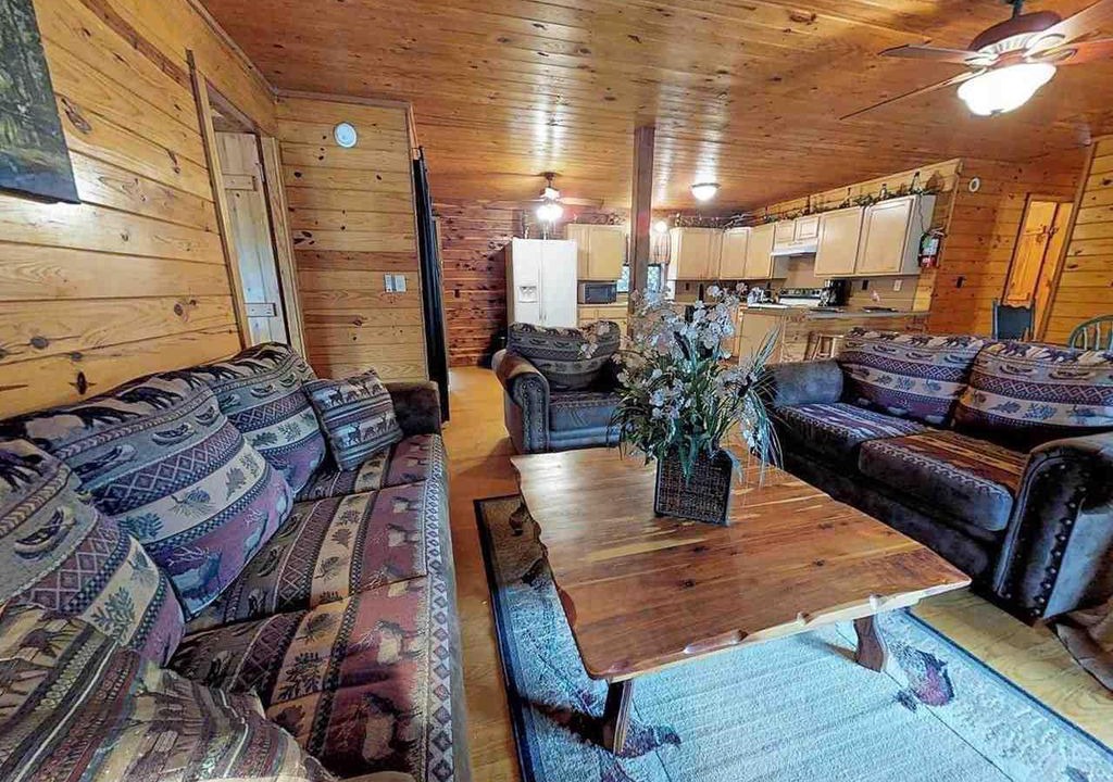 Mountain Pine Cabin | COZY #4 WATERFRONT LOG CABIN --- COZY ACRES LODGE