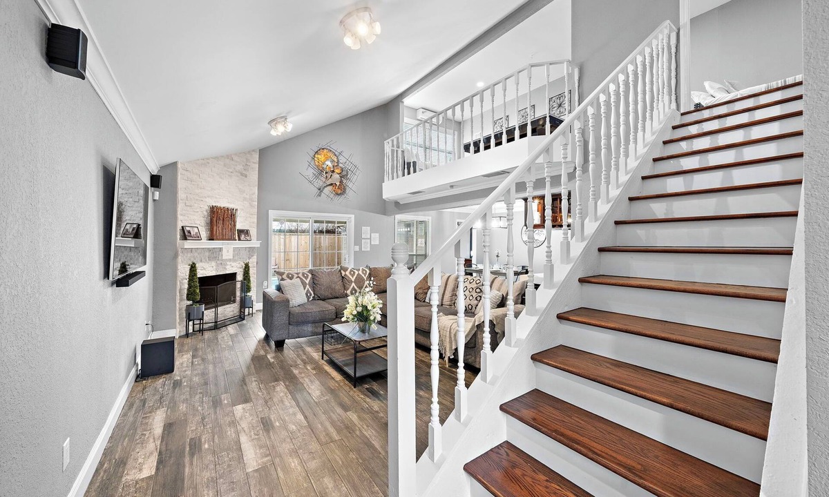Clodine House | Cozy 4BR Houston Home in International District Fast Wi-Fi, fully stocked kitchen, 2 free parking spots, and pet-friendly!