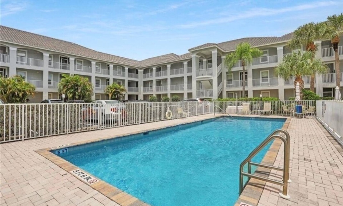 Vanderbilt Beach House | Cozy and spacious 3/2 condo. Family friendly. 3 Mins to the beach. Dog friendly