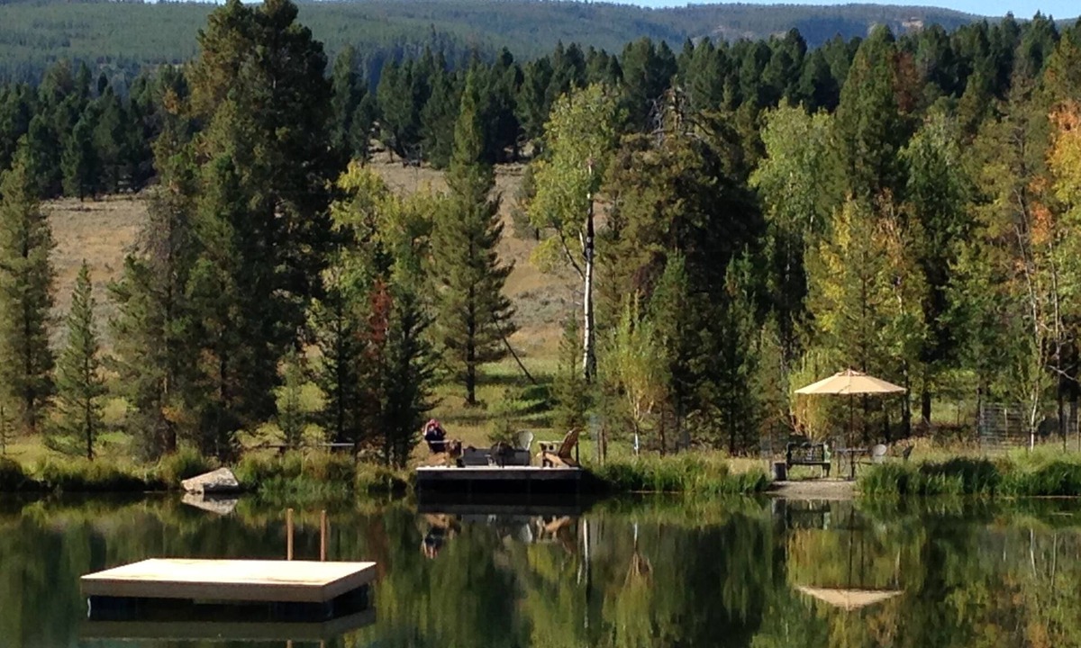 Gallatin Gateway Cabin | Cozy Cabin/House with Private Pond and 7KM of Skiing/Hiking Trails