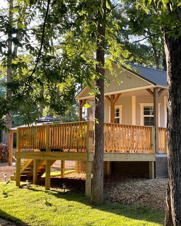 Avinger House | Cozy Cabin in Crestwood Subdivision